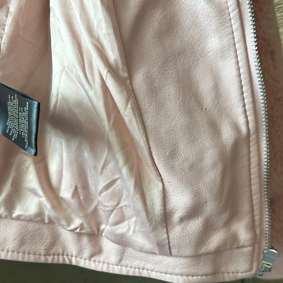 Blank NYC Faux Fur Cropped Bomber Jacket w/ Faux Leather Buckle Details - Picture 8 of 11